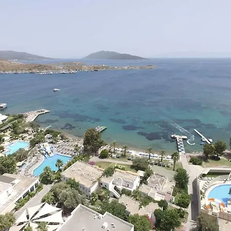 Semesteranläggning (resort) Rexene 4*